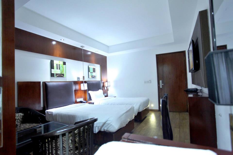 capital o 44526 hotel tjs royale