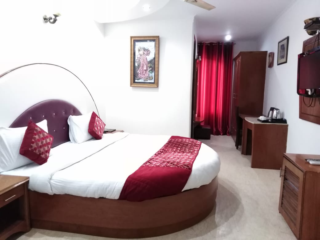 capital o 44526 hotel tjs royale