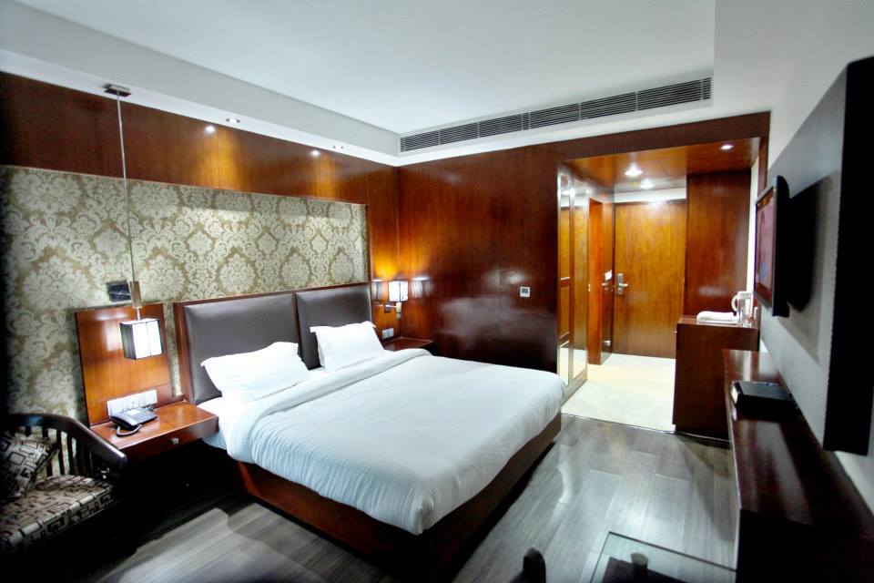 capital o 44526 hotel tjs royale
