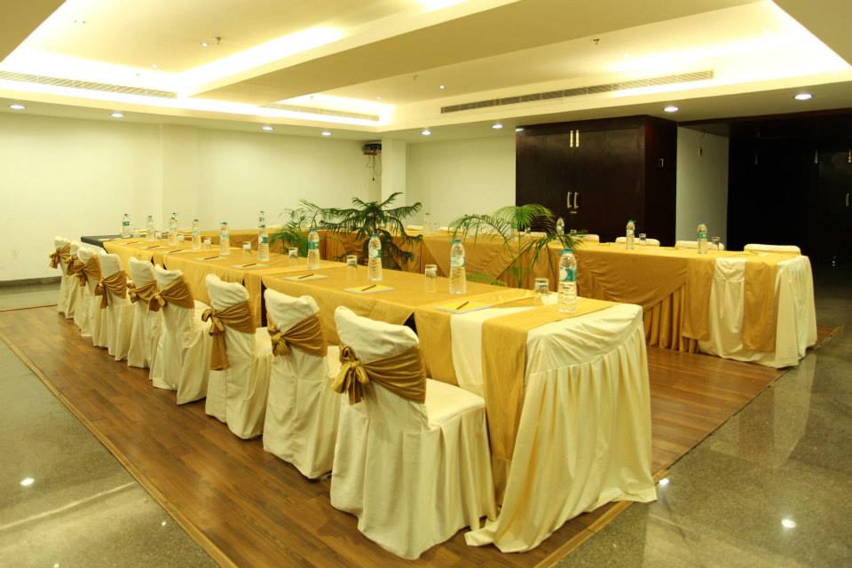 capital o 44526 hotel tjs royale