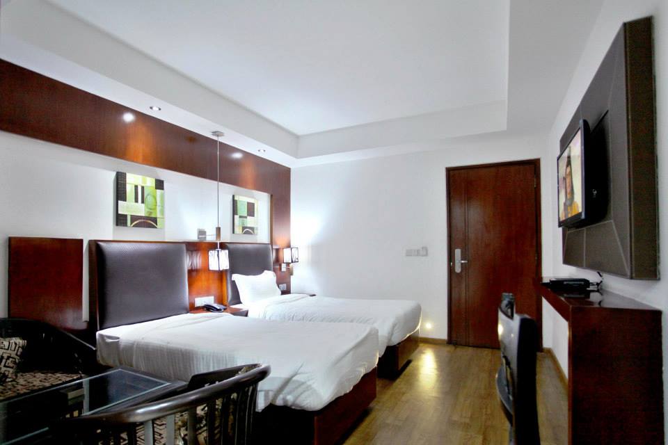 capital o 44526 hotel tjs royale