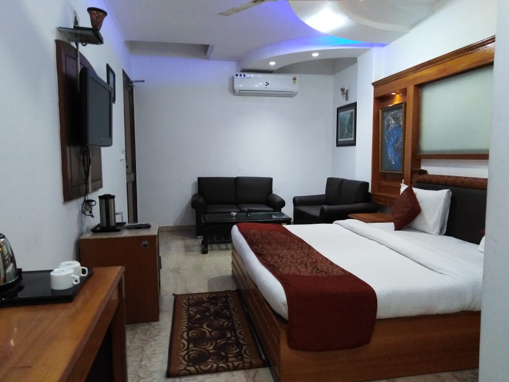 capital o 44526 hotel tjs royale