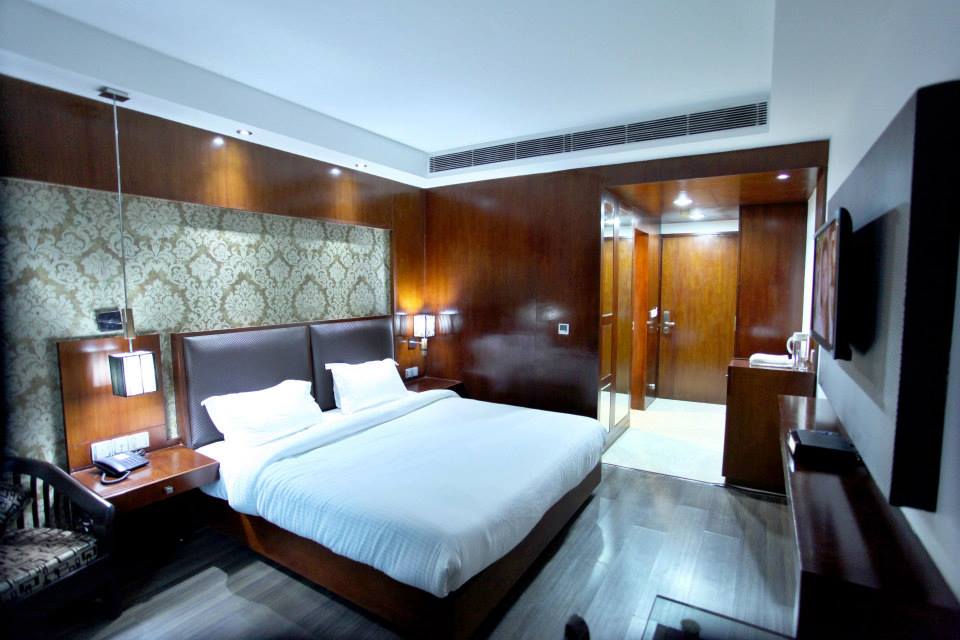 Capital O 44526 Hotel Tjs Royale photo 5