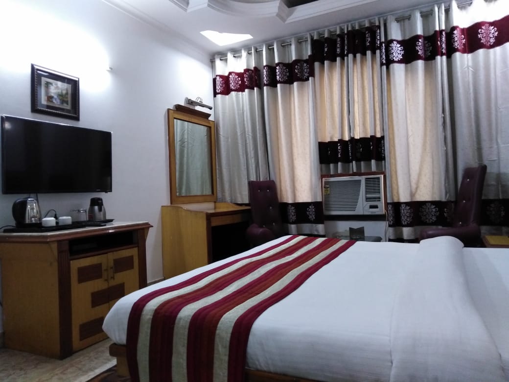 capital o 44526 hotel tjs royale