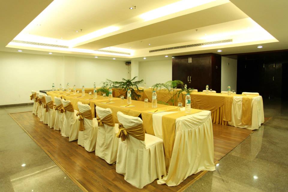 capital o 44526 hotel tjs royale