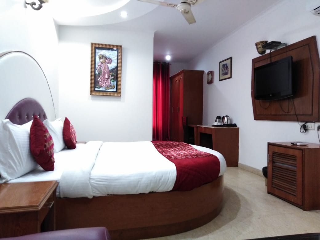 capital o 44526 hotel tjs royale