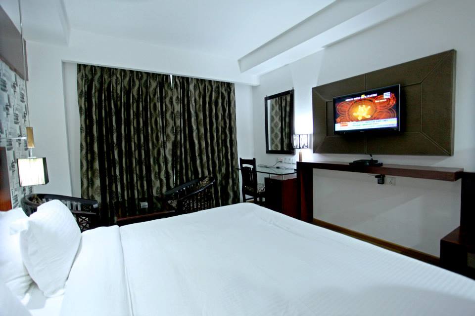 capital o 44526 hotel tjs royale