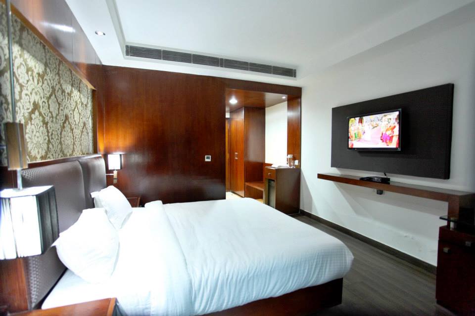 capital o 44526 hotel tjs royale