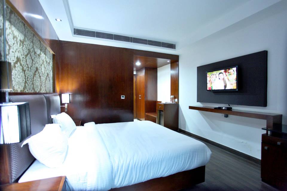 capital o 44526 hotel tjs royale
