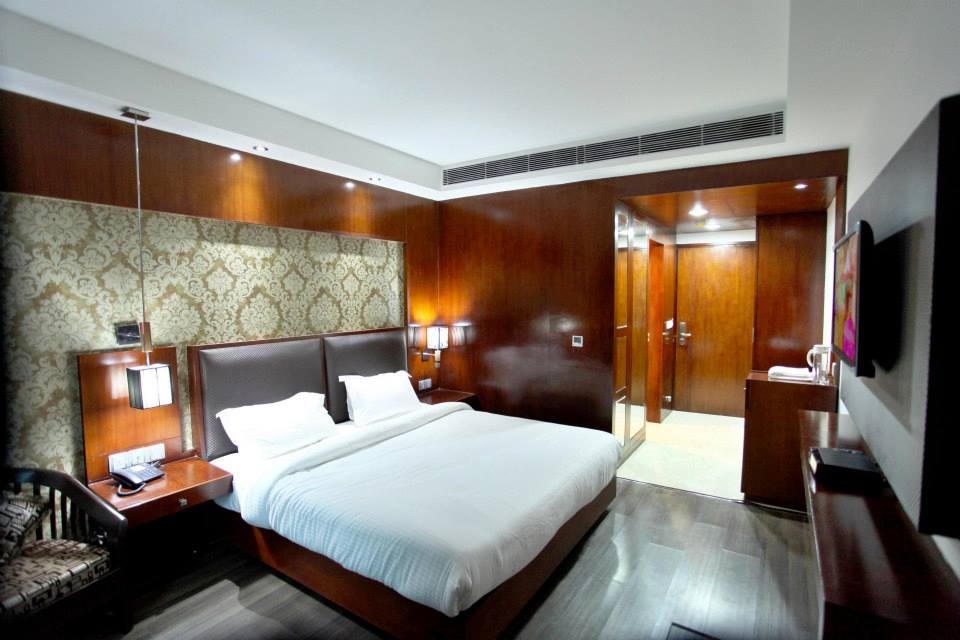 capital o 44526 hotel tjs royale