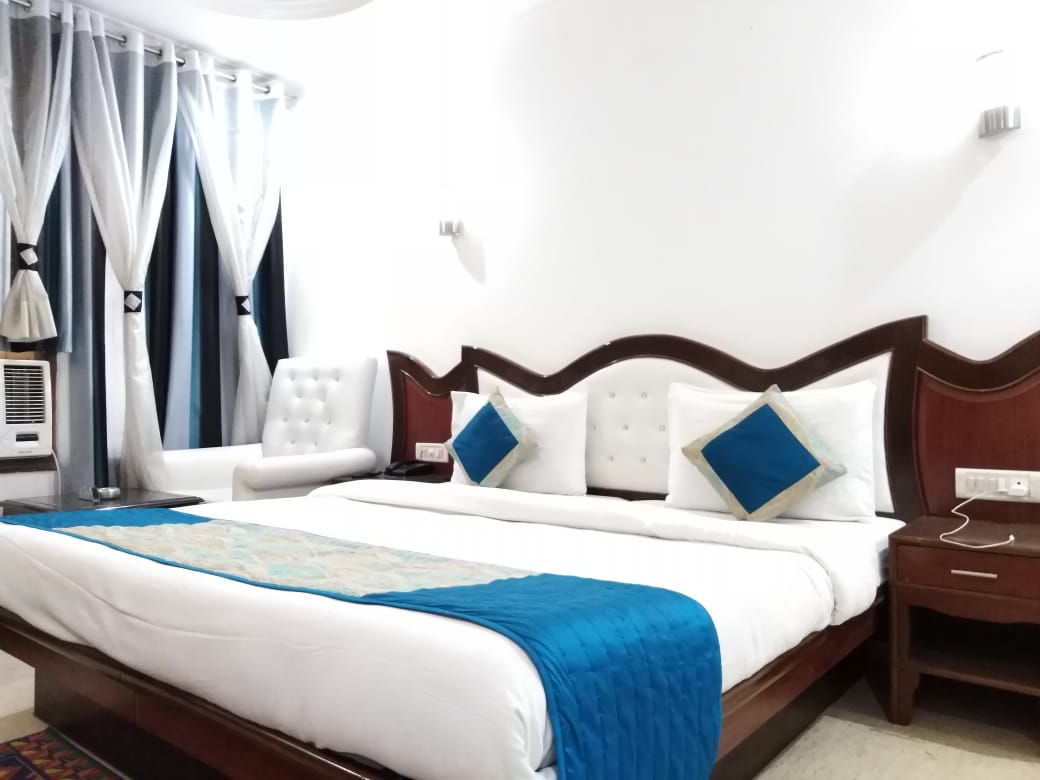 capital o 44526 hotel tjs royale