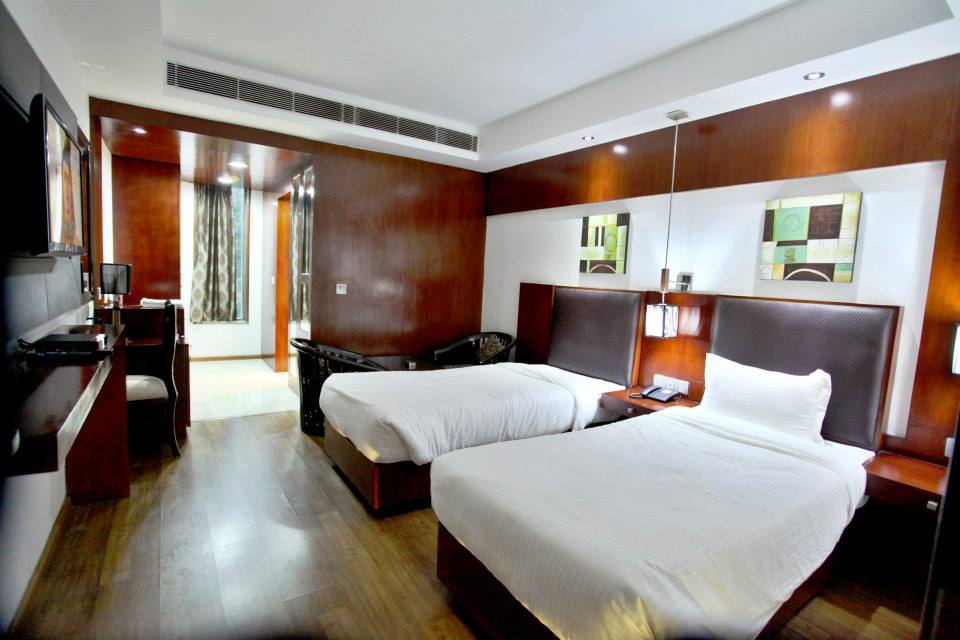 capital o 44526 hotel tjs royale