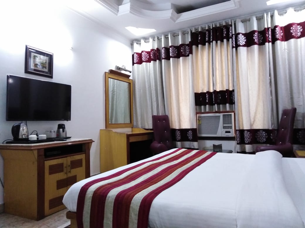 capital o 44526 hotel tjs royale
