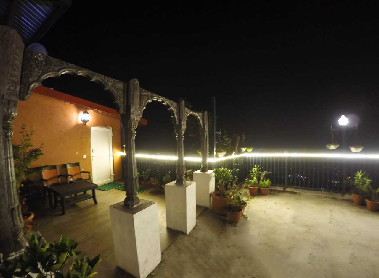jharipani castle