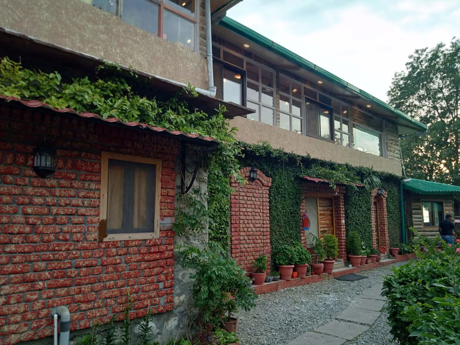 Jharipani Castle,Mohan Chatti>>Dehradun,3 star