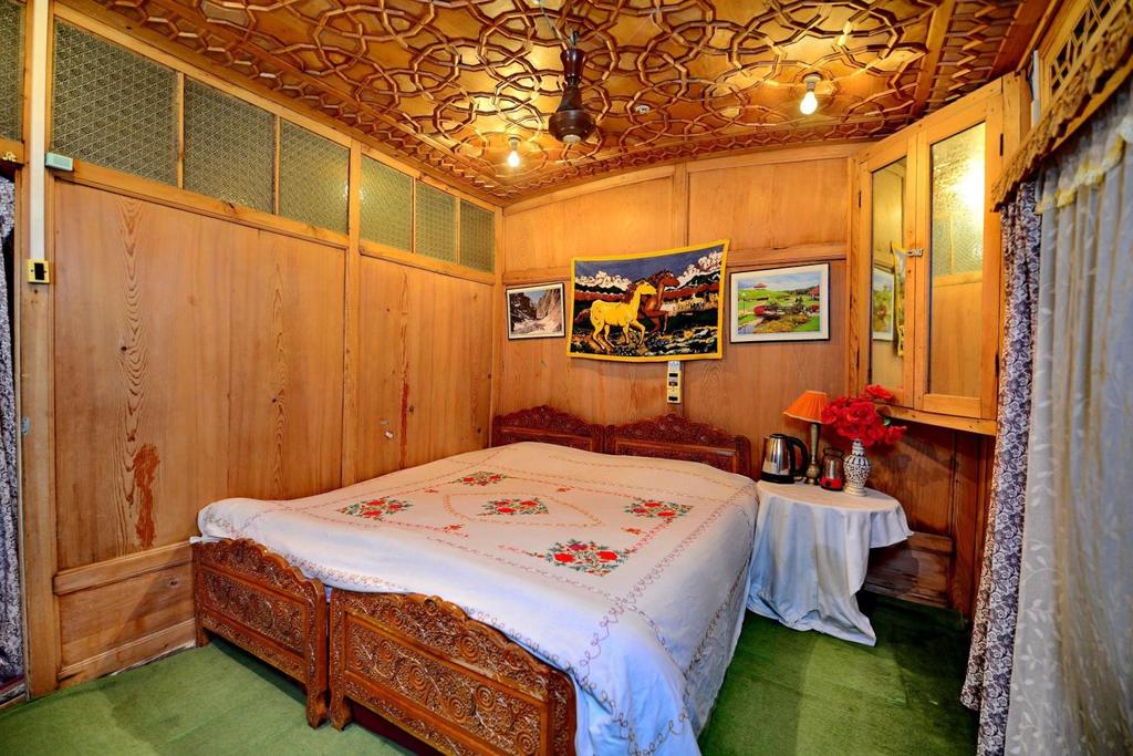 golden crest group of houseboats