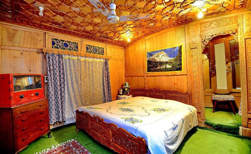 golden crest group of houseboats