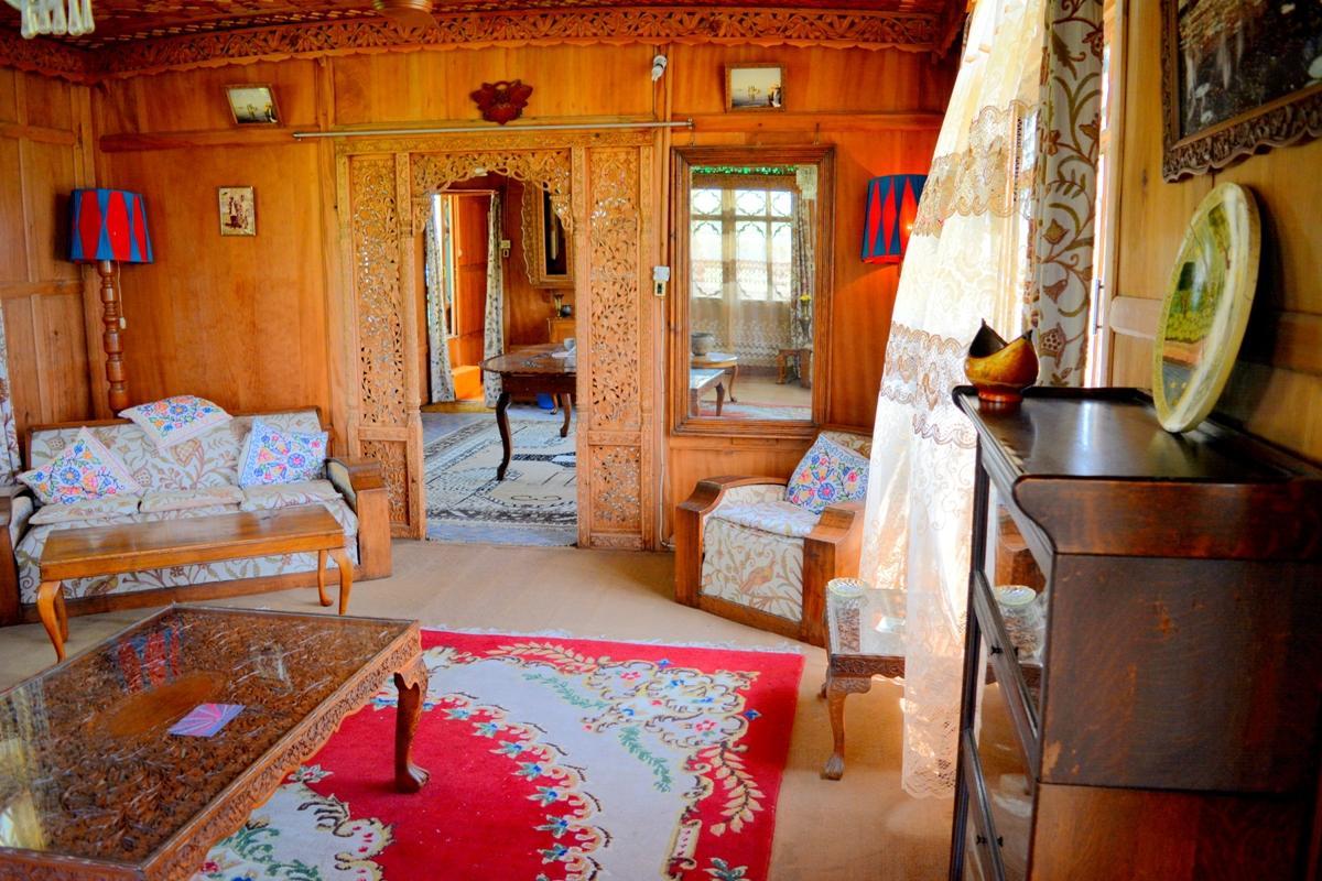 golden crest group of houseboats