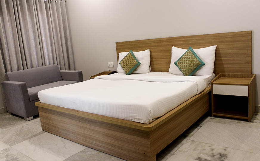 Stepinn  Ess Kay Ess Villa,Dlf Phase,4 star