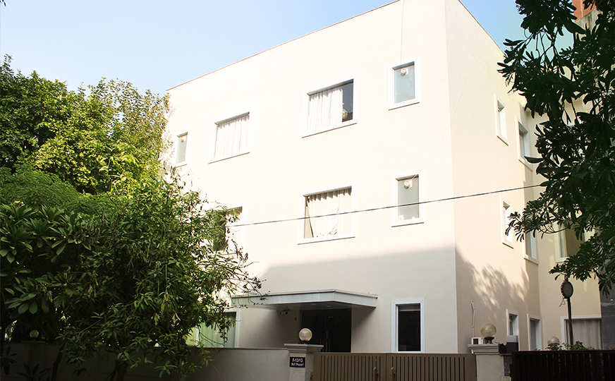 Stepinn  Ess Kay Ess Villa,Dlf Phase,4 star