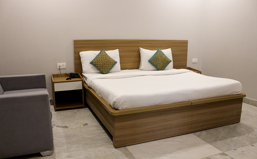 Stepinn  Ess Kay Ess Villa,Dlf Phase,4 star