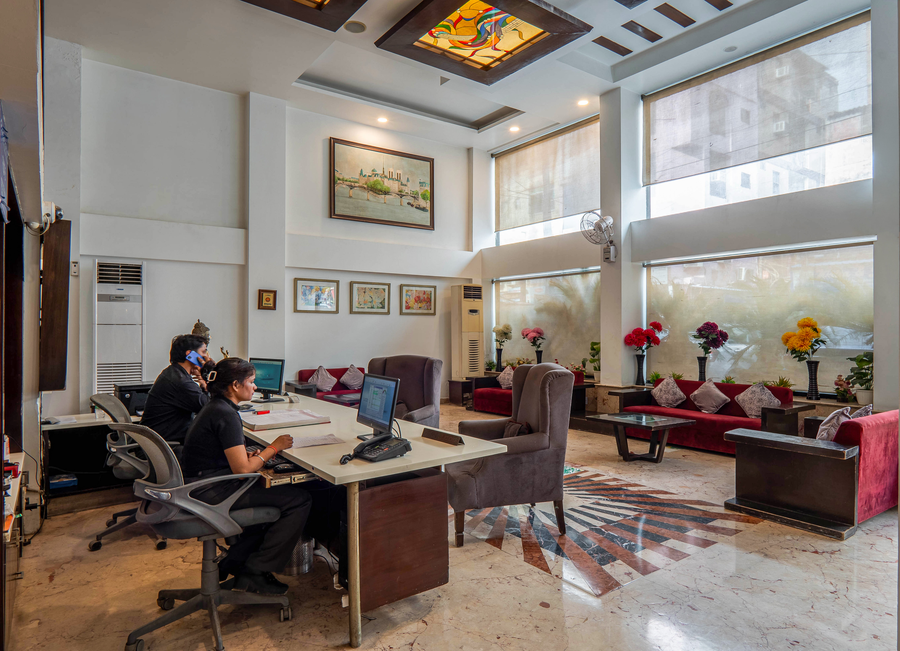 hotel le roi new delhi railway station