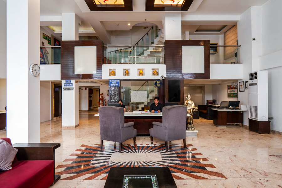 hotel le roi new delhi railway station
