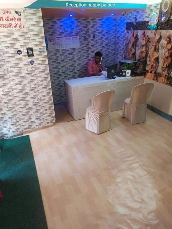 Hotel Happy Palace,Bala G Colony Road No 7 Bhusanda, Manpur,3 star