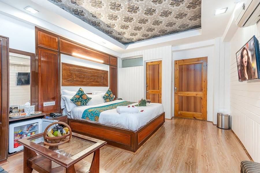 Hotel Regal Palace,Regal Chowk,3 star