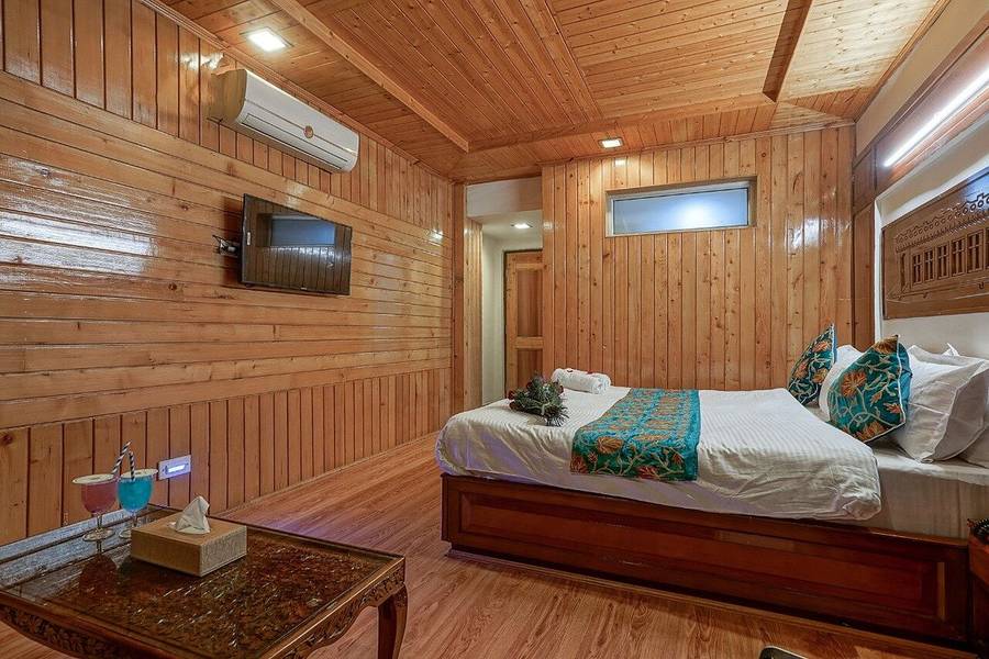 Hotel Regal Palace,Regal Chowk,3 star