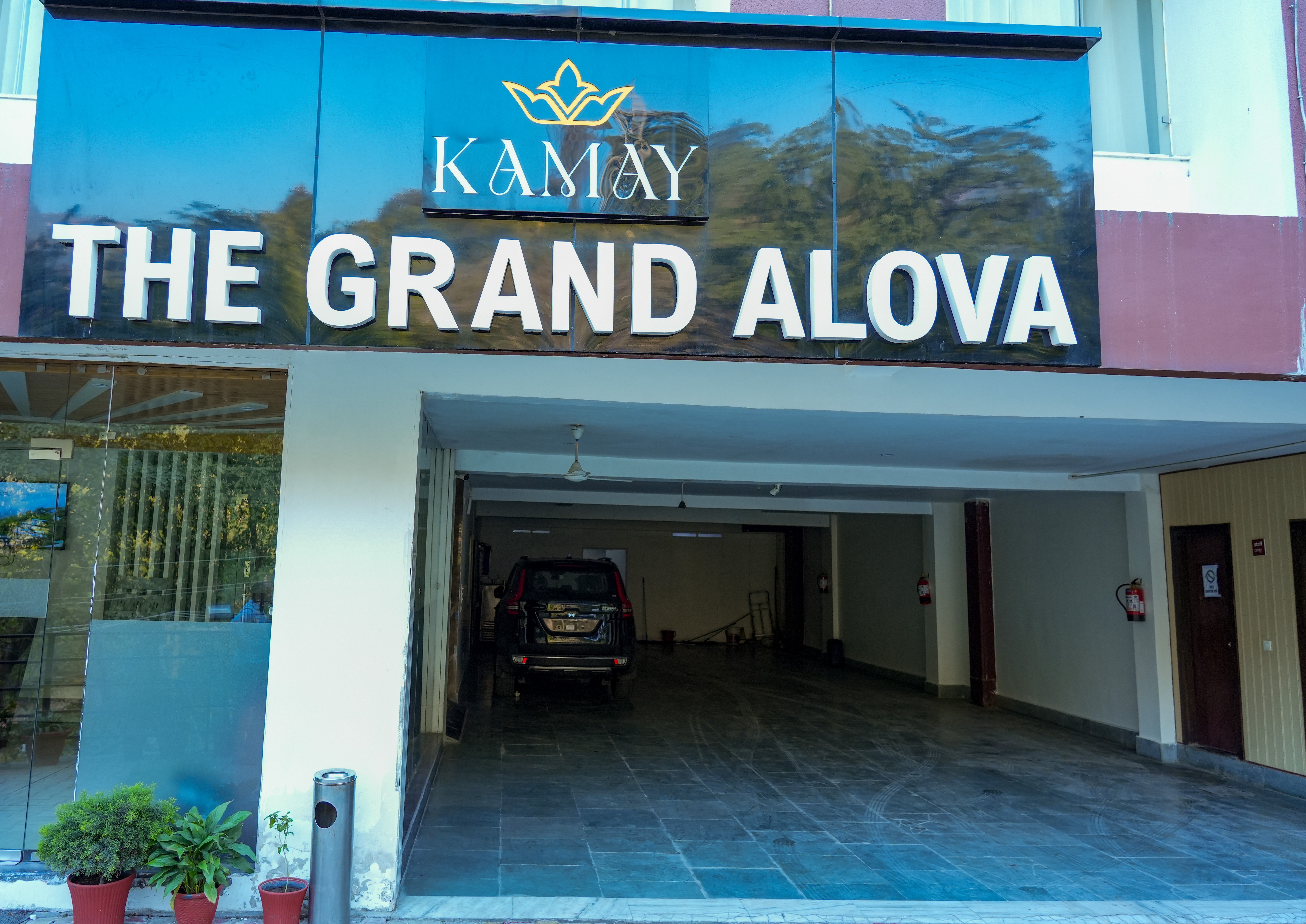 Kamay The Grand Alova
