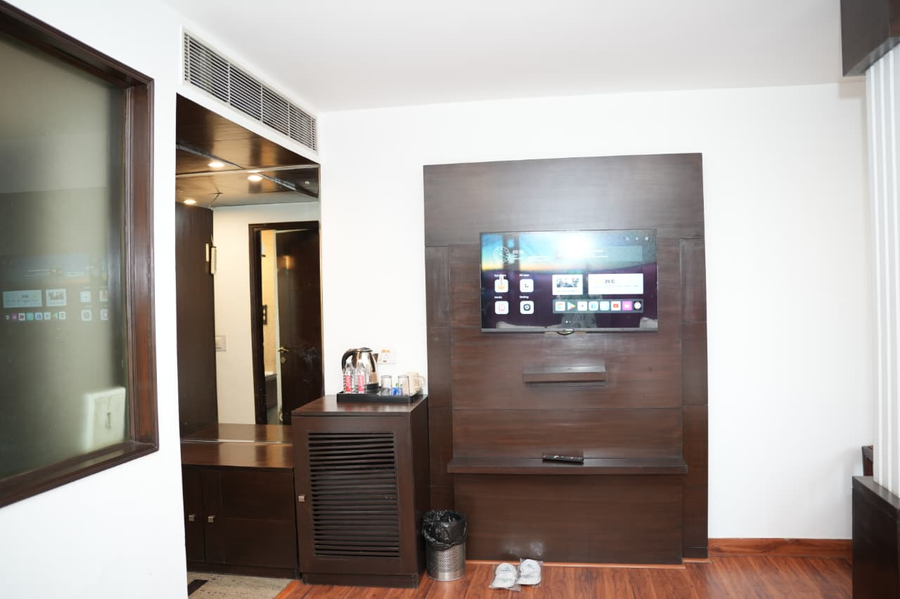 hotel airport park blue by rmr hotels