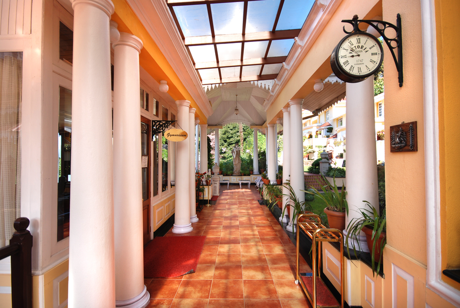 Mayfair Hill Resort,Mall Road,4 star