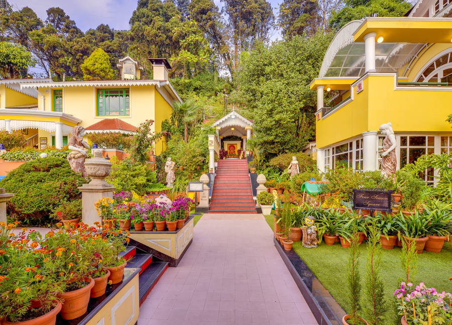 Mayfair Hill Resort,Mall Road,4 star
