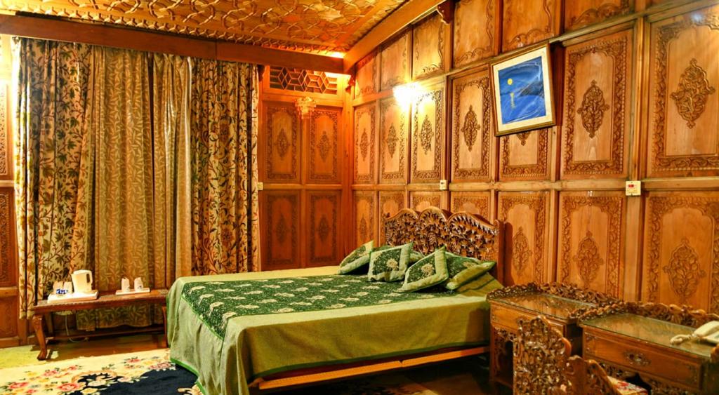 de laila houseboats by sterling