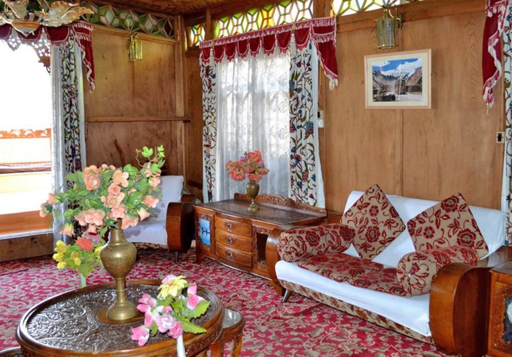 de laila houseboats by sterling