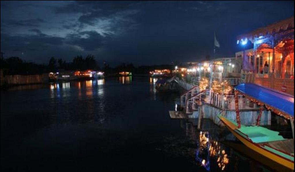 De Laila Houseboats By Sterling,Dal Lake,3 star