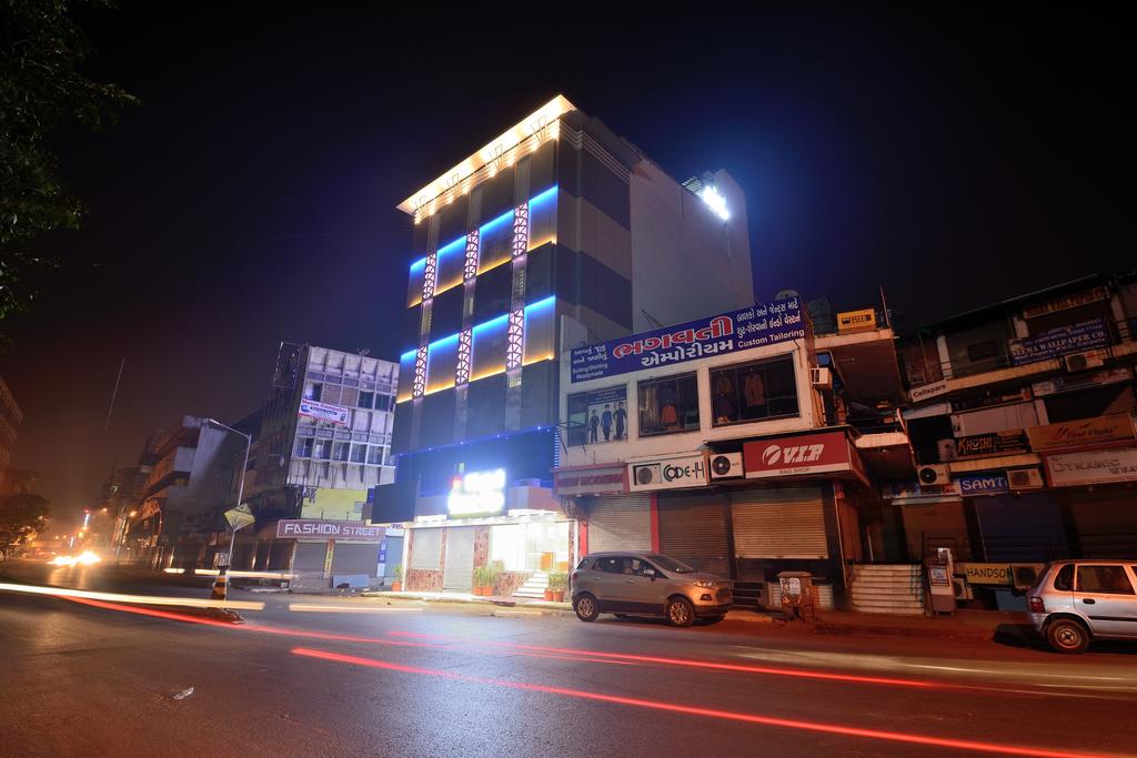 Hotel One Up,Gujarat>>Ahmedabad,3 star