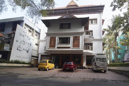 Hotel Grand Thekkaddy,Pathumury,4 star