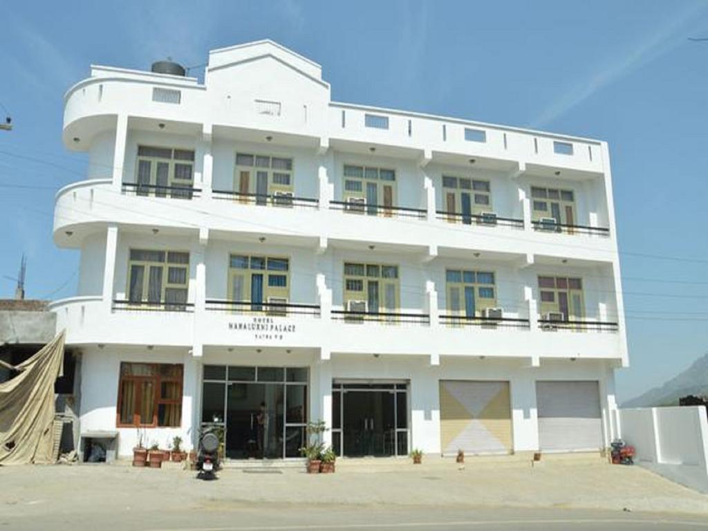 Hotel Mahaluxmi Palace,,3 star