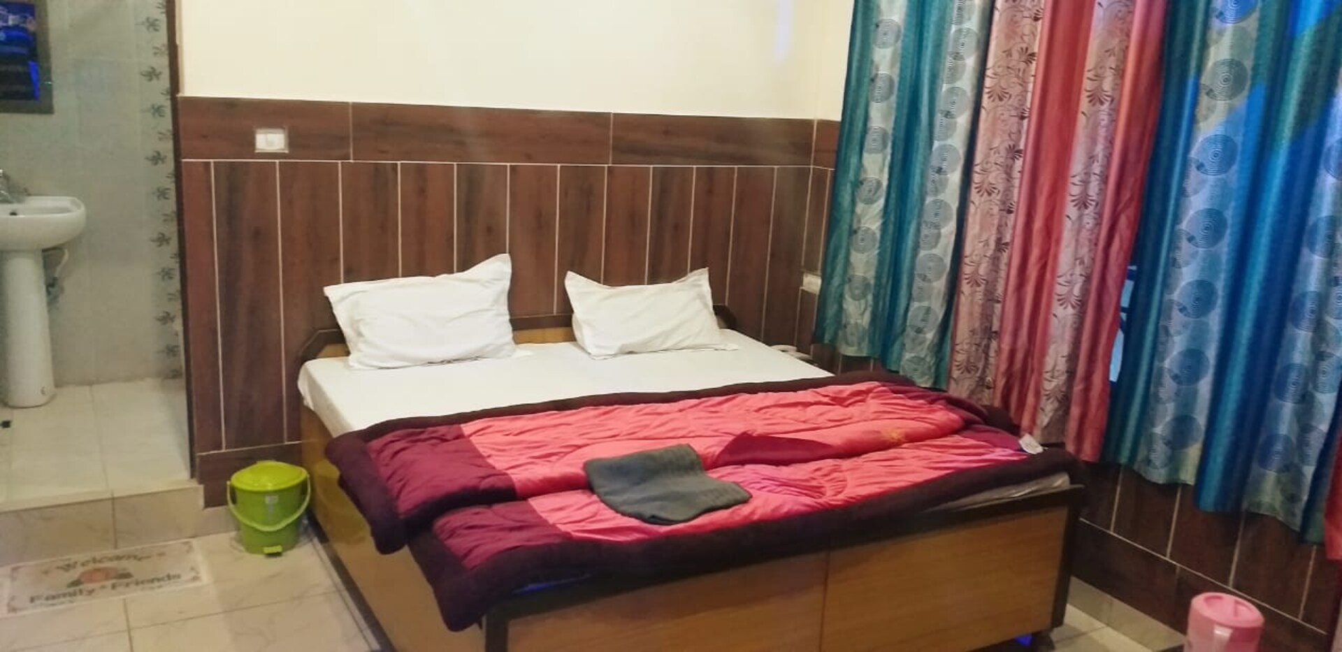 Hotel Royal Taj,Kalsang Clinic, Hotel Royal Taj, Near Sorig Tibetan Herbal Clinic, Shiv Nagar, Sudher Dharamshala Near Tibetan Cancer Clinic (Phendey Chekyong, Choepal, Dharamshala,3 star