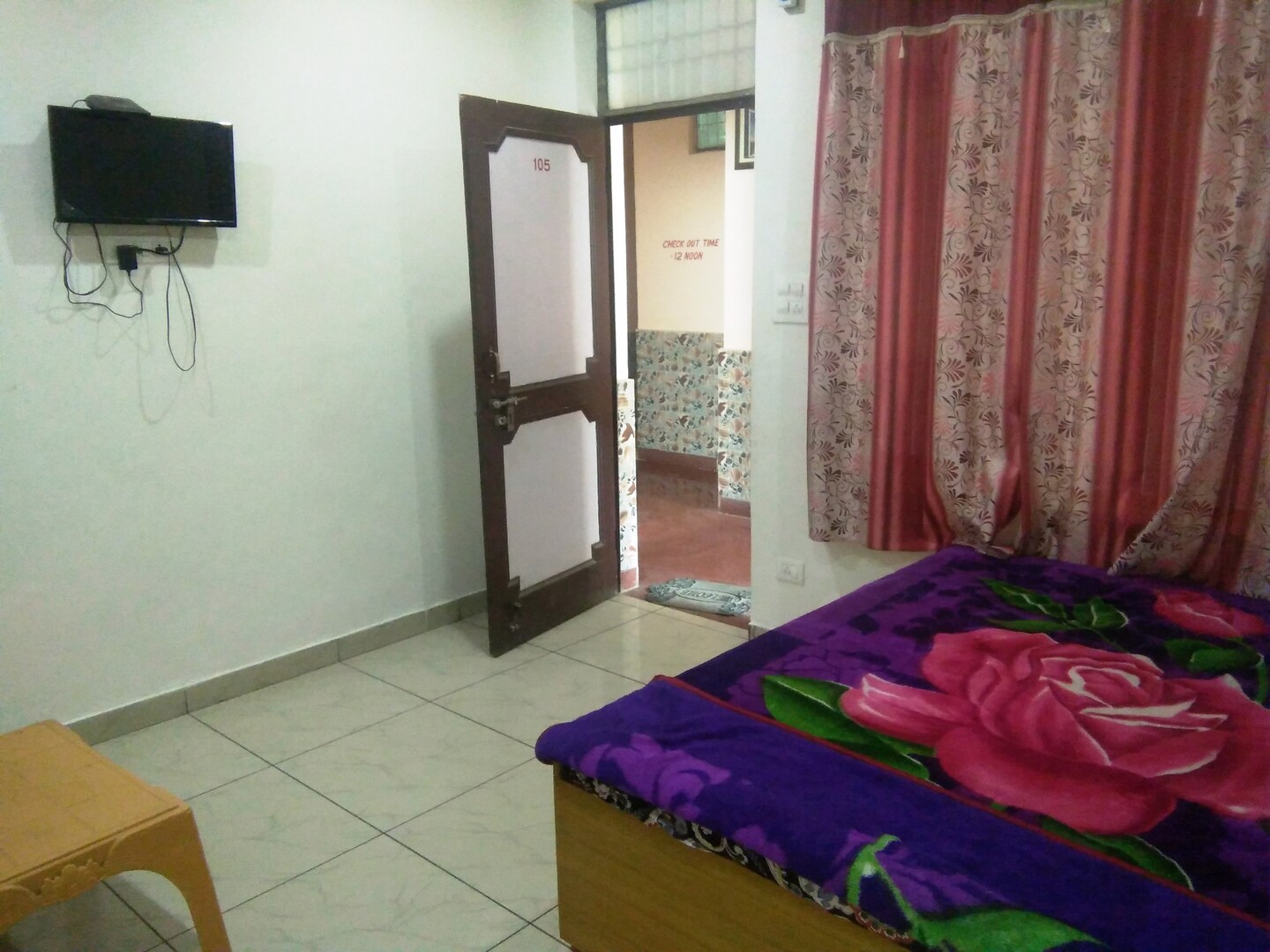 Hotel Royal Taj,Kalsang Clinic, Hotel Royal Taj, Near Sorig Tibetan Herbal Clinic, Shiv Nagar, Sudher Dharamshala Near Tibetan Cancer Clinic (Phendey Chekyong, Choepal, Dharamshala,3 star