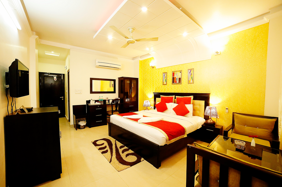 Hotel Yog Vashishth,Swarg Ashram Road,3 star