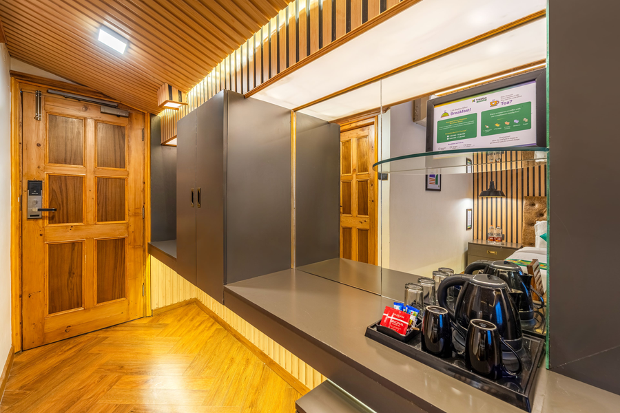 treebo premium bridge view regency mall road