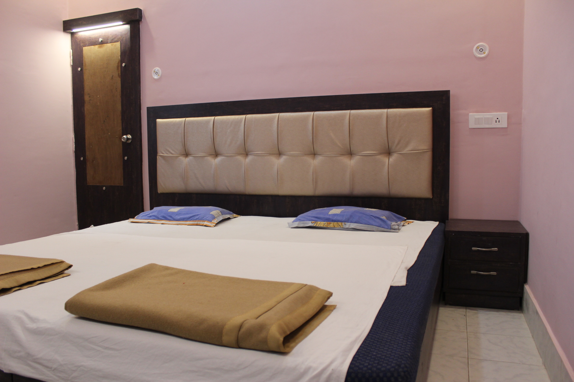 Aashirwad Paying Guest House,S-14/137-A,Opposite Up Tourism Guest House,Sarnath Varanasi India 221007,2 star