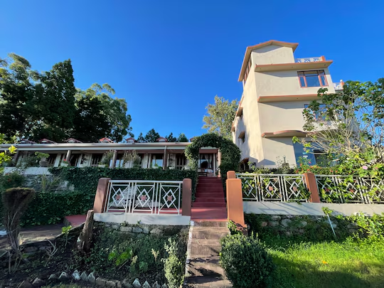 Xomotel- Ranikhet Heights,Birla Boys School, Chillianaula, Road, Ranikhet, Uttarakhand 263645,3 star