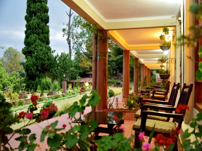 xomotel ranikhet heights