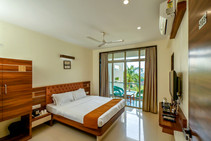 hotel sadhana executive