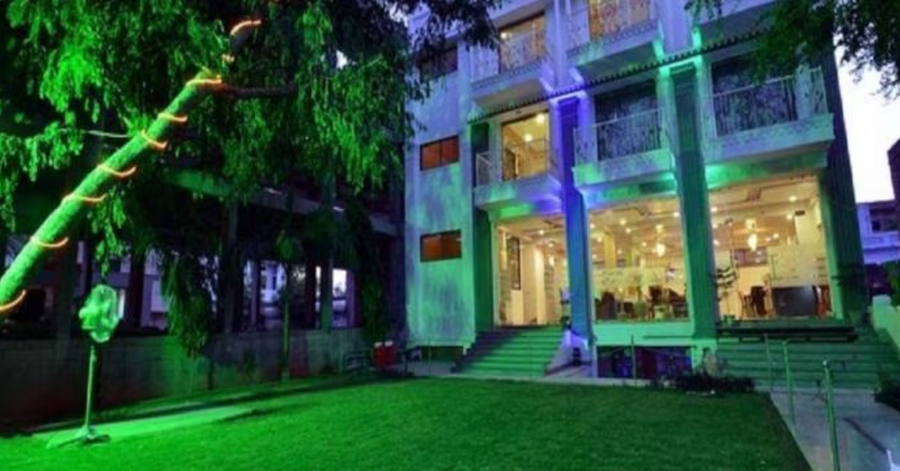 Hotel Royal Heritage,Near Abu Road Train Station,3 star