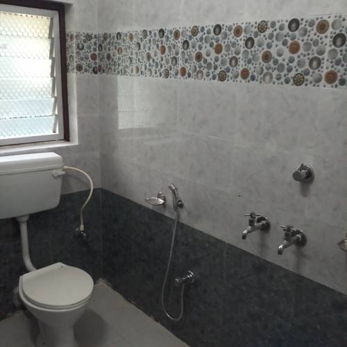 Imperial Heights Binsar,Saheed Nagar,3 star